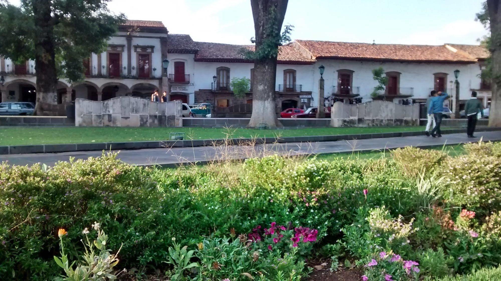 Hotel Casa del Naranjo Patzcuaro Bagian luar foto