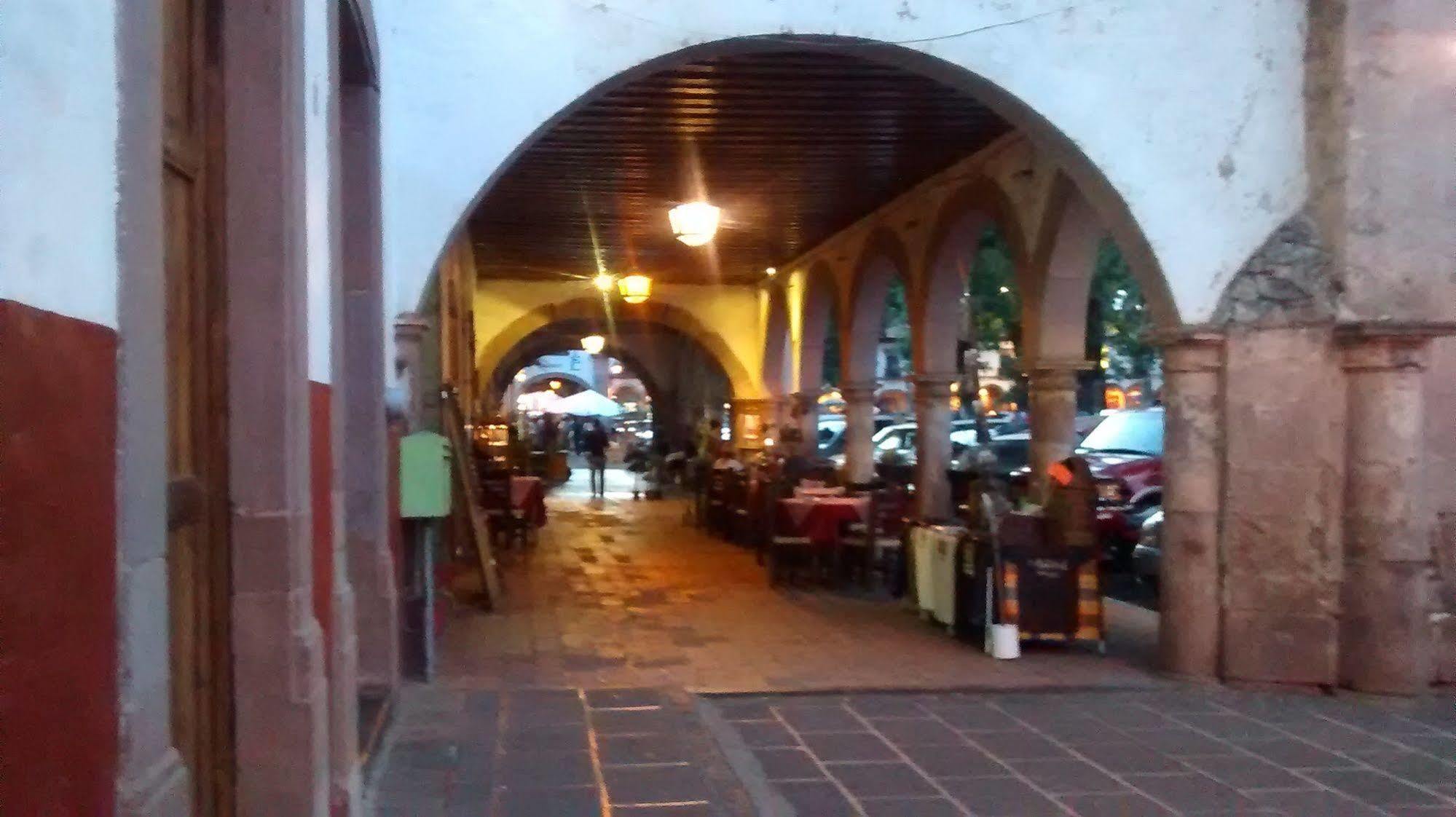 Hotel Casa del Naranjo Patzcuaro Bagian luar foto