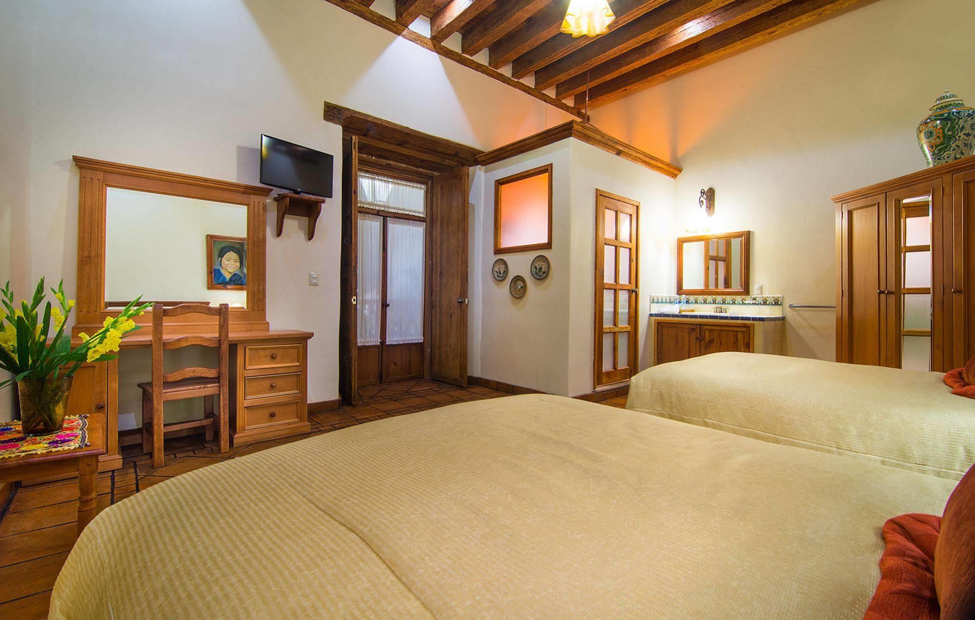 Hotel Casa del Naranjo Patzcuaro Bagian luar foto