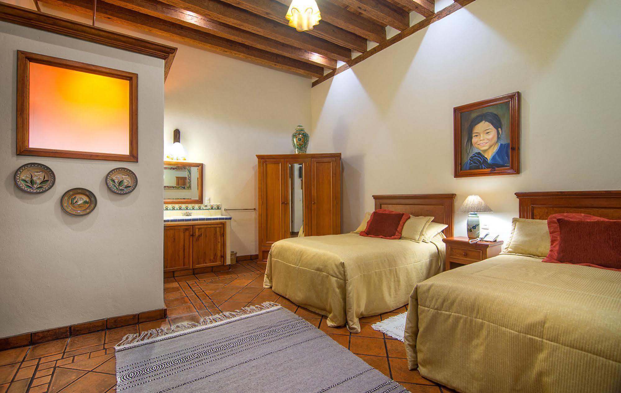 Hotel Casa del Naranjo Patzcuaro Bagian luar foto