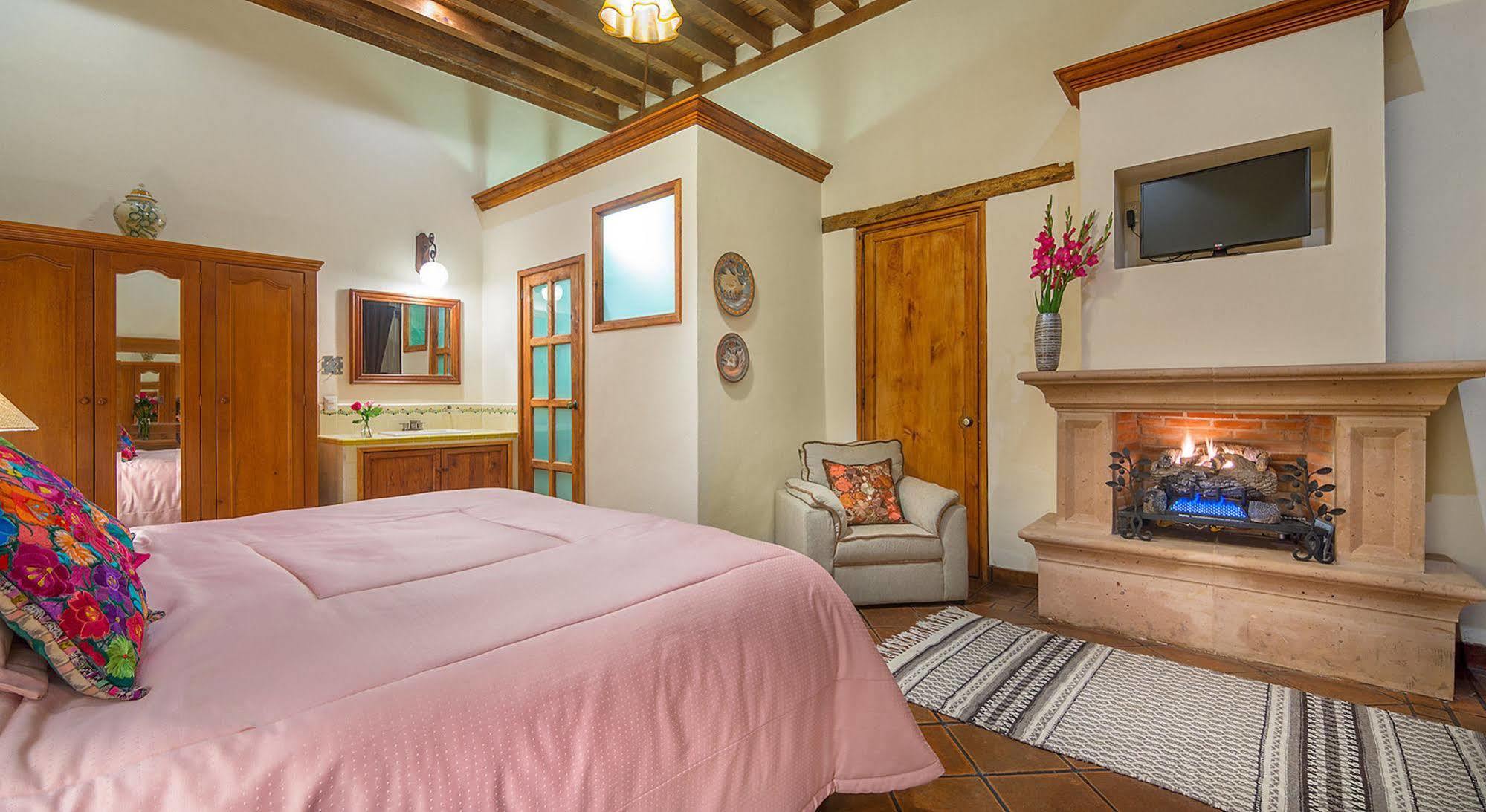 Hotel Casa del Naranjo Patzcuaro Bagian luar foto