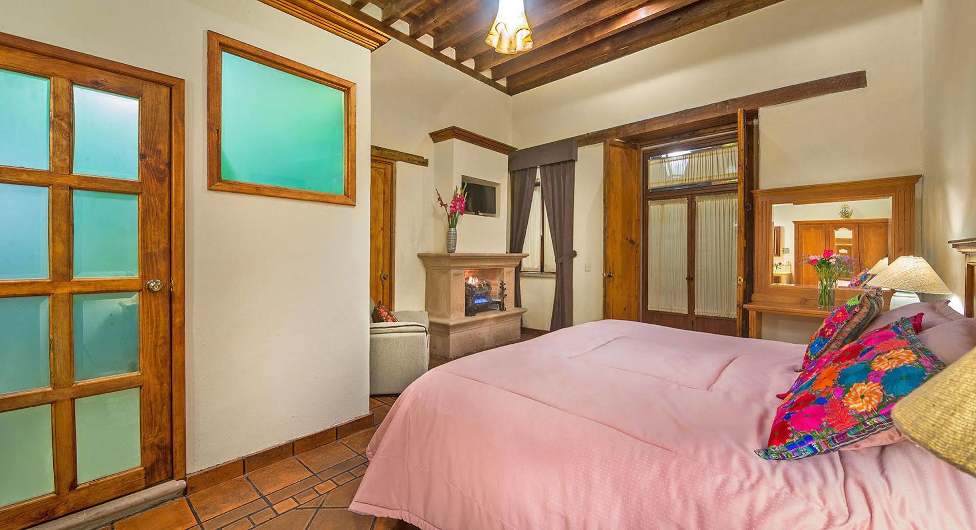 Hotel Casa del Naranjo Patzcuaro Bagian luar foto