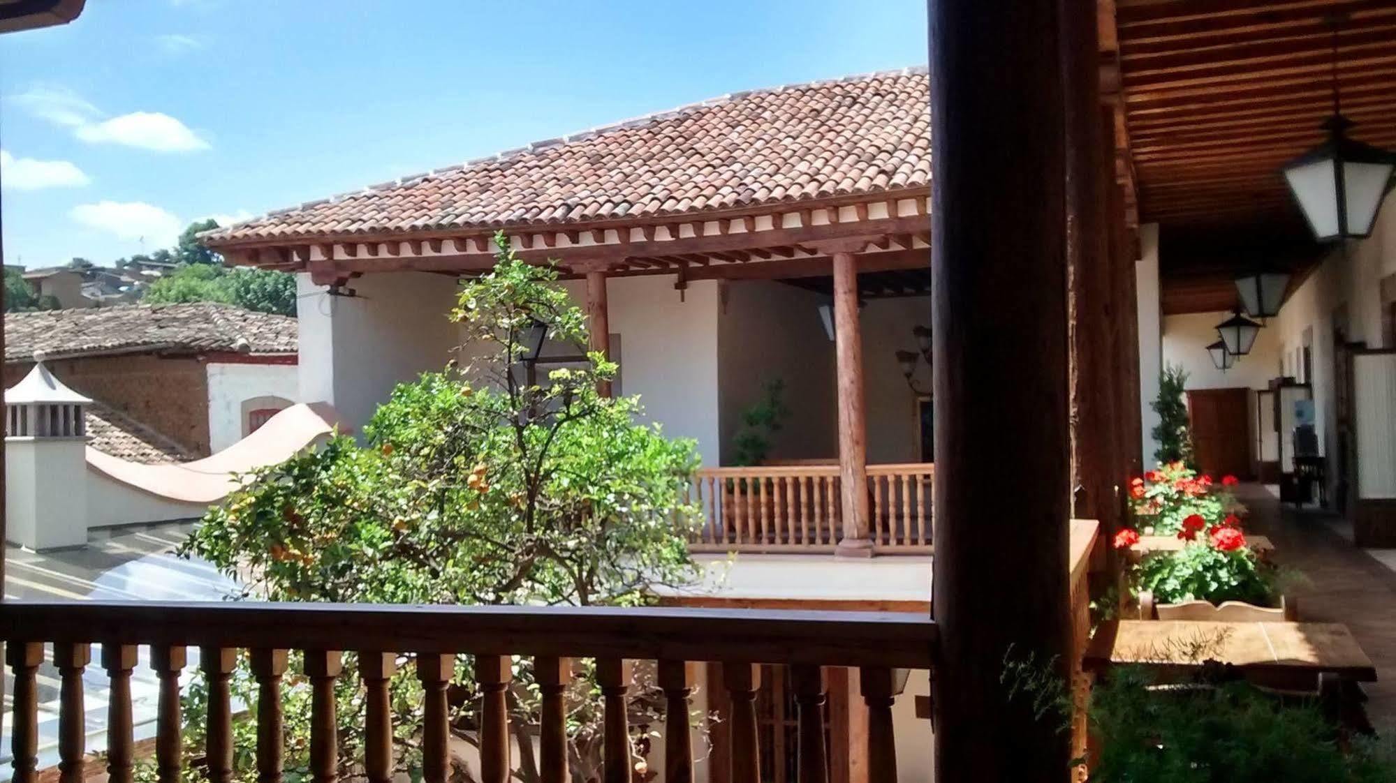 Hotel Casa del Naranjo Patzcuaro Bagian luar foto